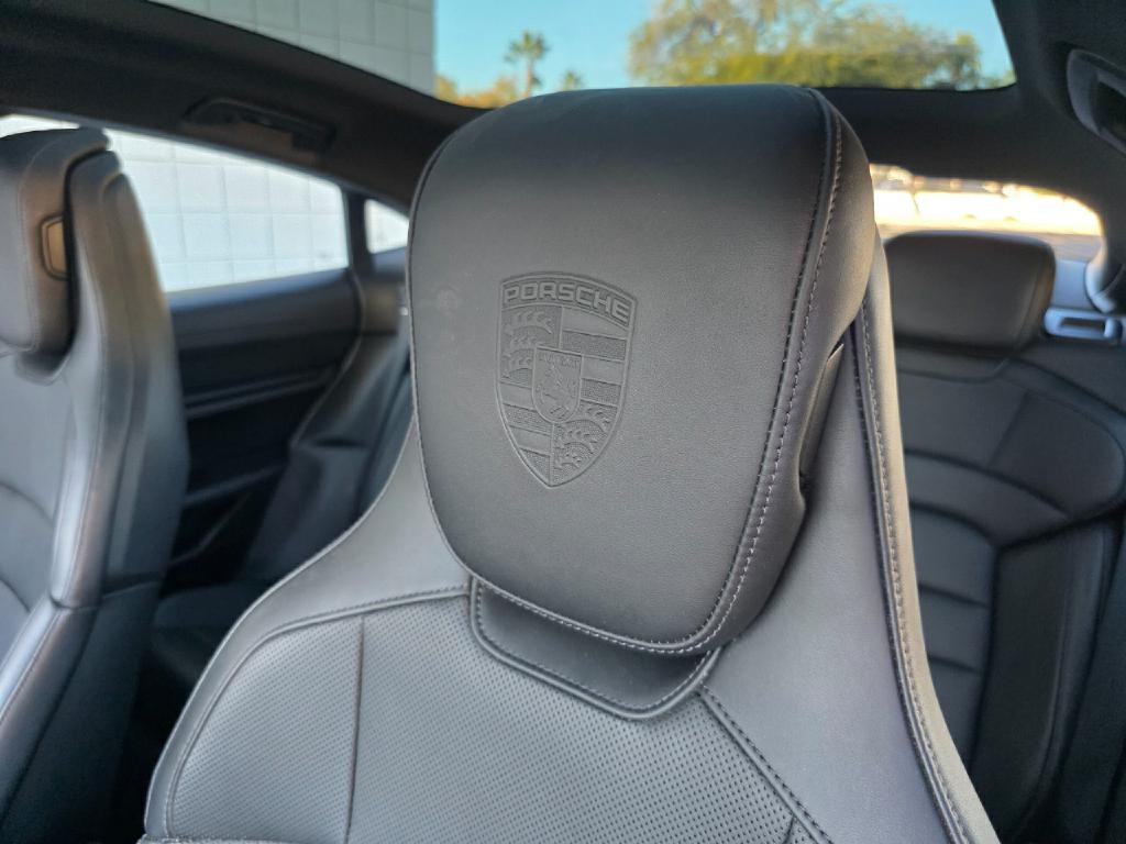 2022 Porsche Taycan Image 38