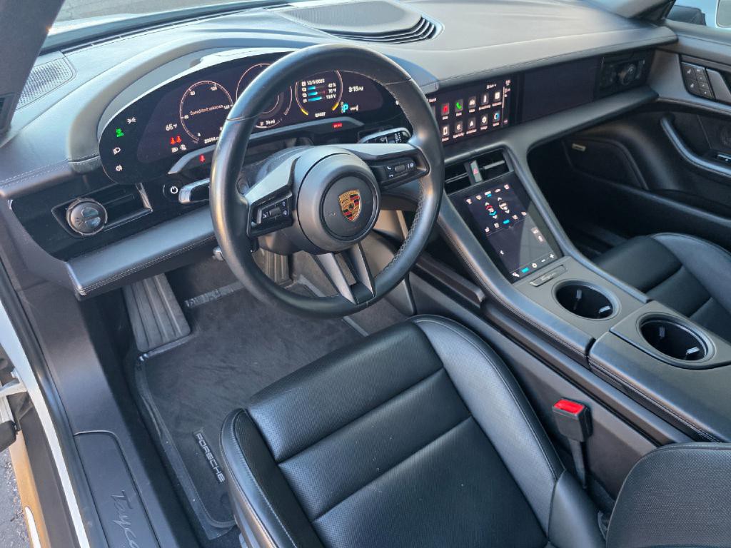 2022 Porsche Taycan Image 39