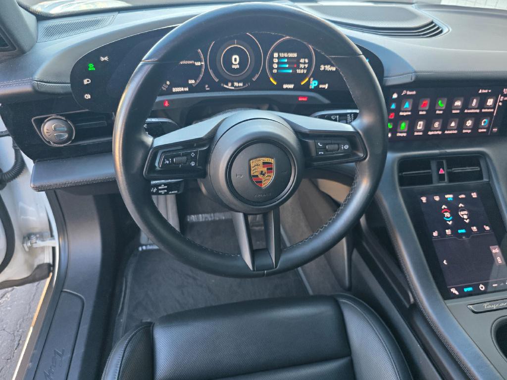 2022 Porsche Taycan Image 40