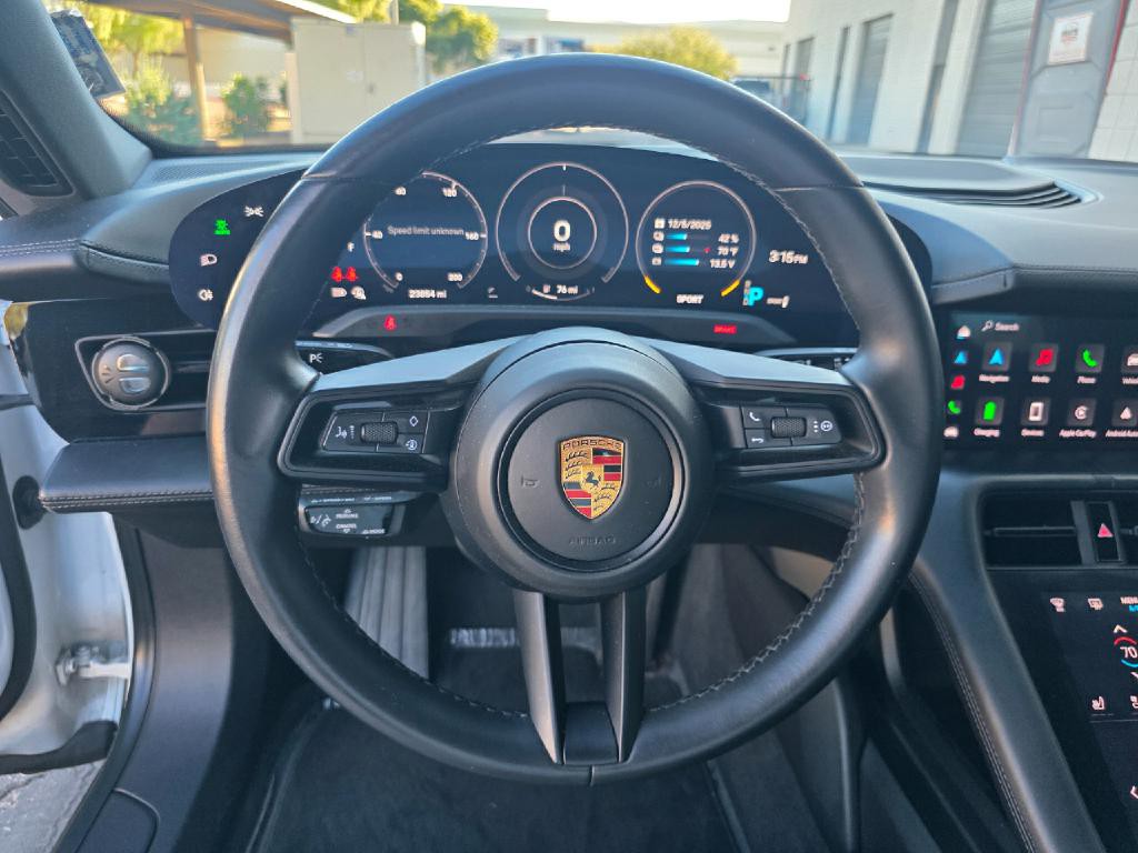 2022 Porsche Taycan Image 41