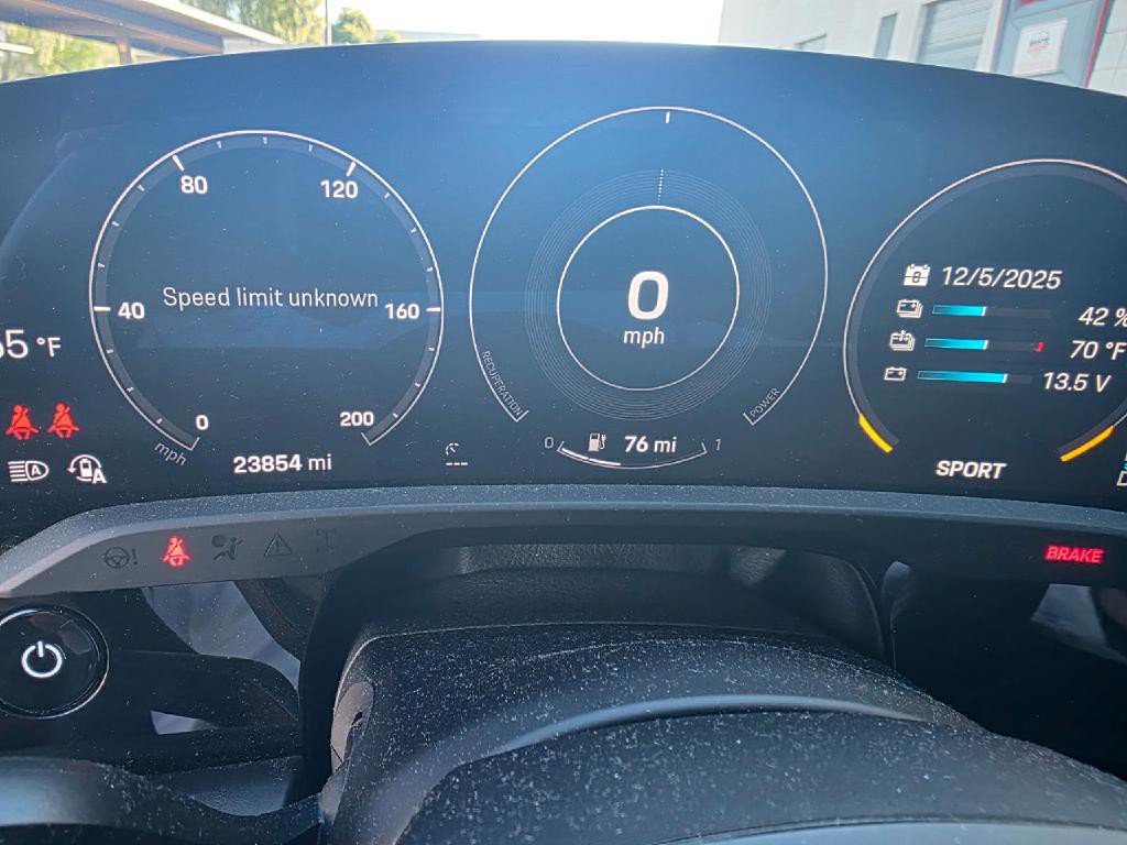 2022 Porsche Taycan Image 43