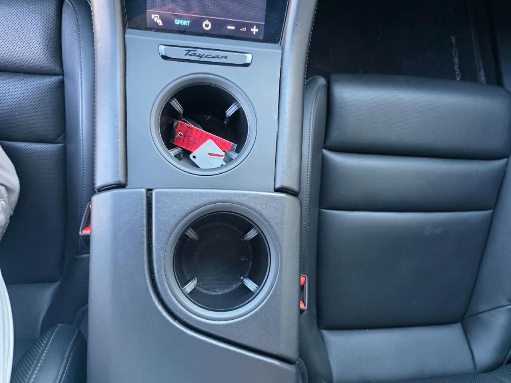 2022 Porsche Taycan Image 52