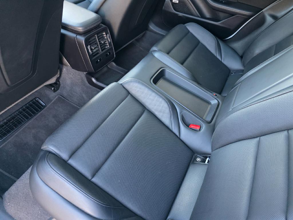 2022 Porsche Taycan Image 60