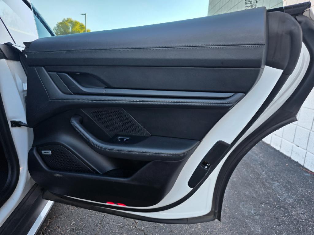 2022 Porsche Taycan Image 66