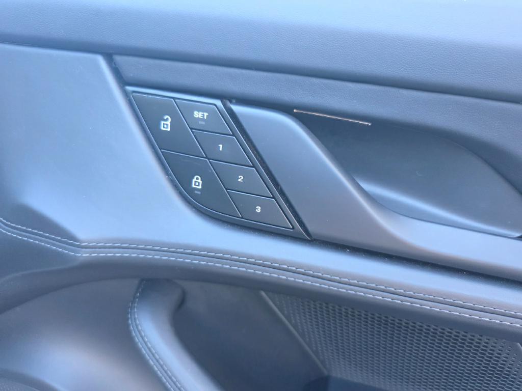 2022 Porsche Taycan Image 74