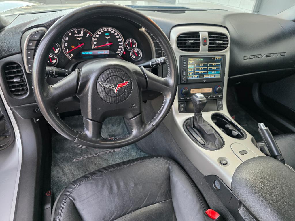 2005 Chevrolet Corvette Image 17