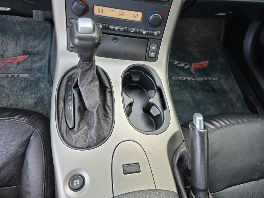 2005 Chevrolet Corvette Image 21