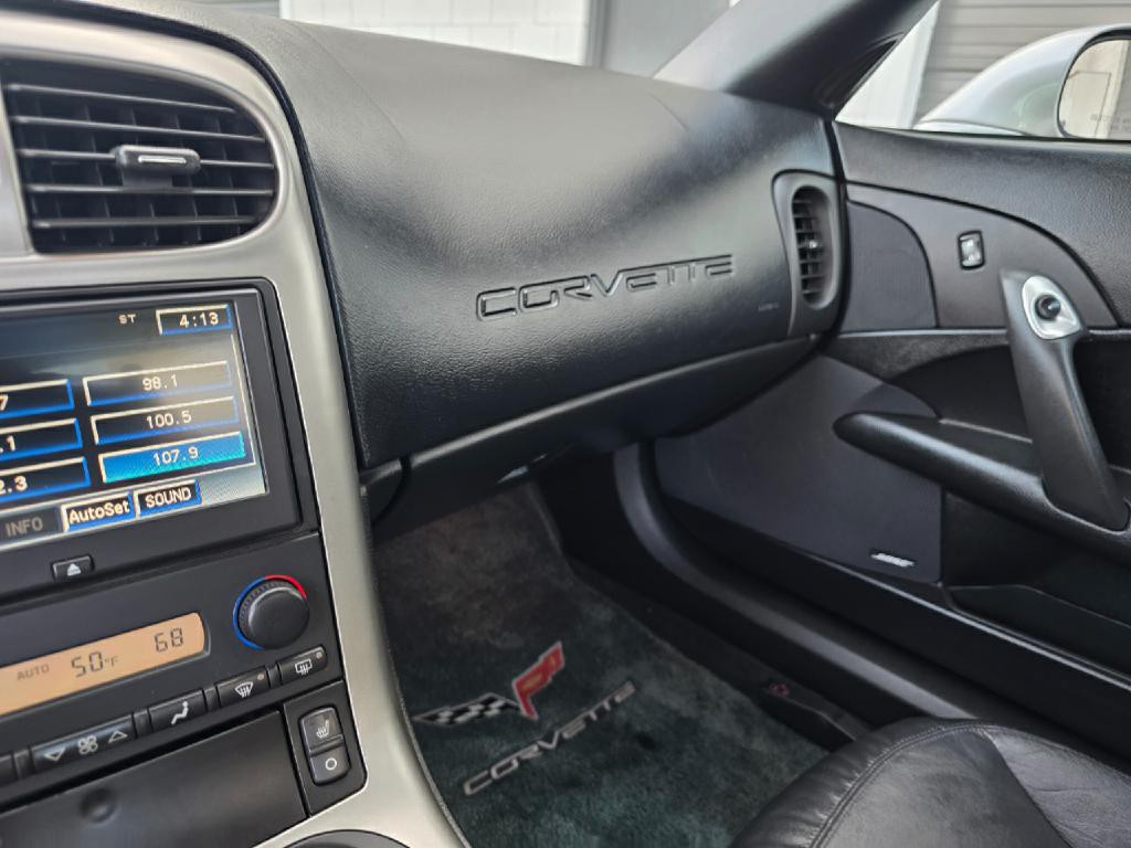 2005 Chevrolet Corvette Image 22