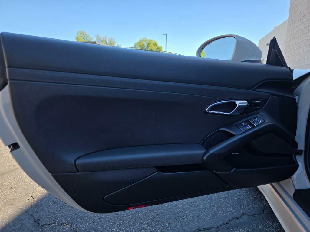 2018 Porsche Cayman Image 37