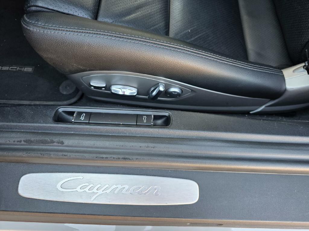 2018 Porsche Cayman Image 40