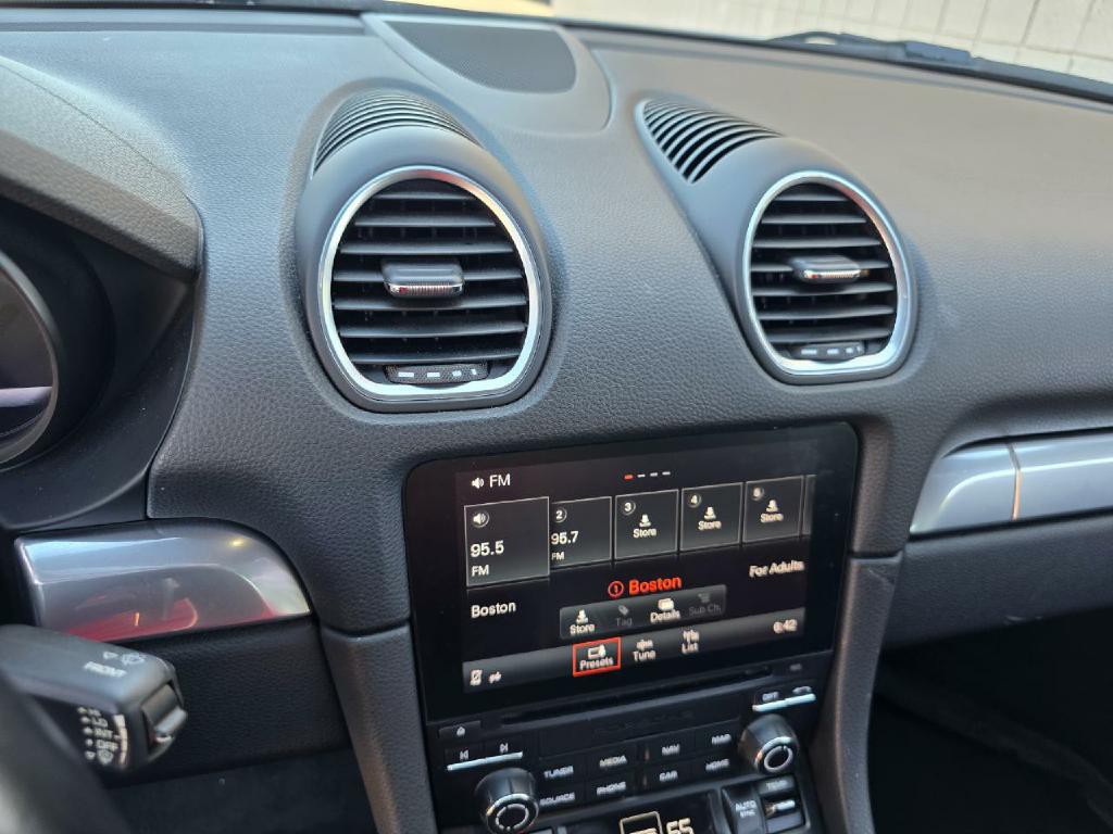 2018 Porsche Cayman Image 50