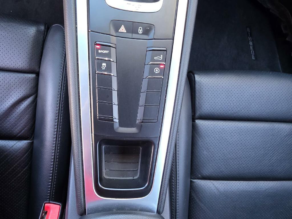 2018 Porsche Cayman Image 56