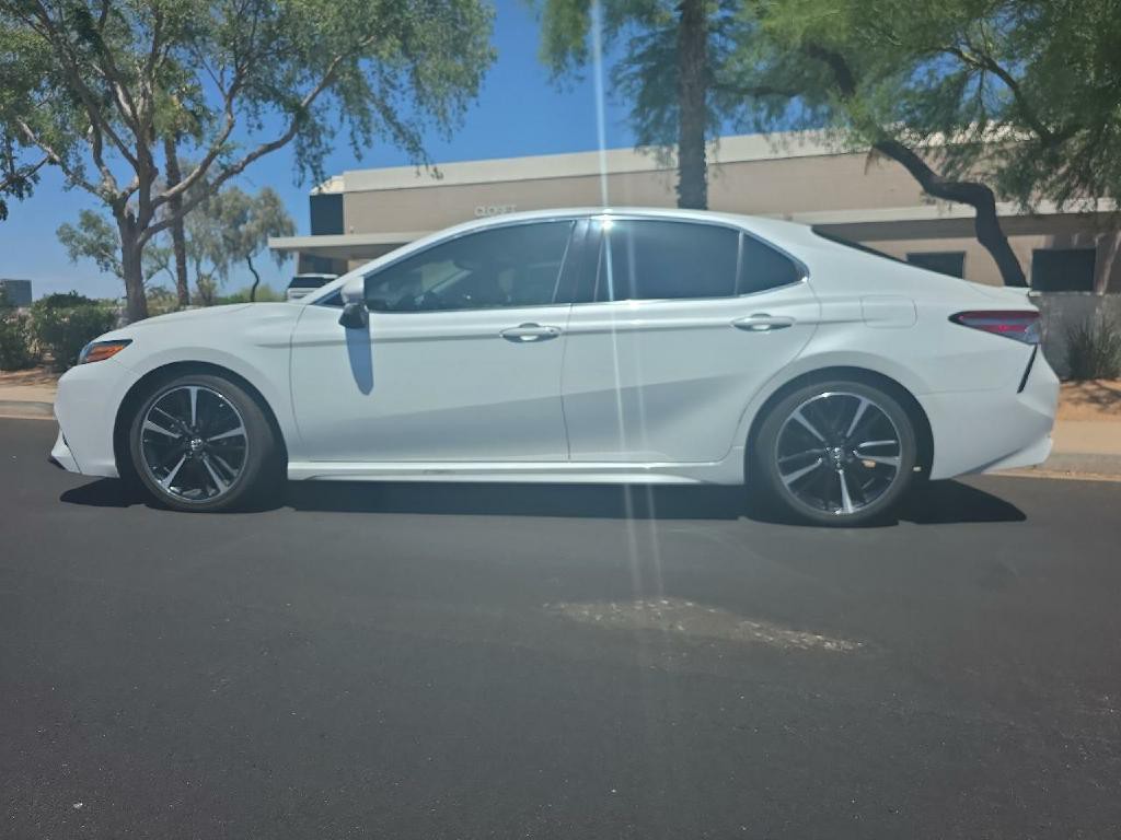 2019 Toyota Camry Image 2