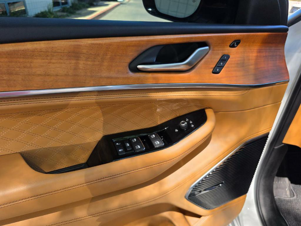 2023 Jeep Grand Cherokee Image 37
