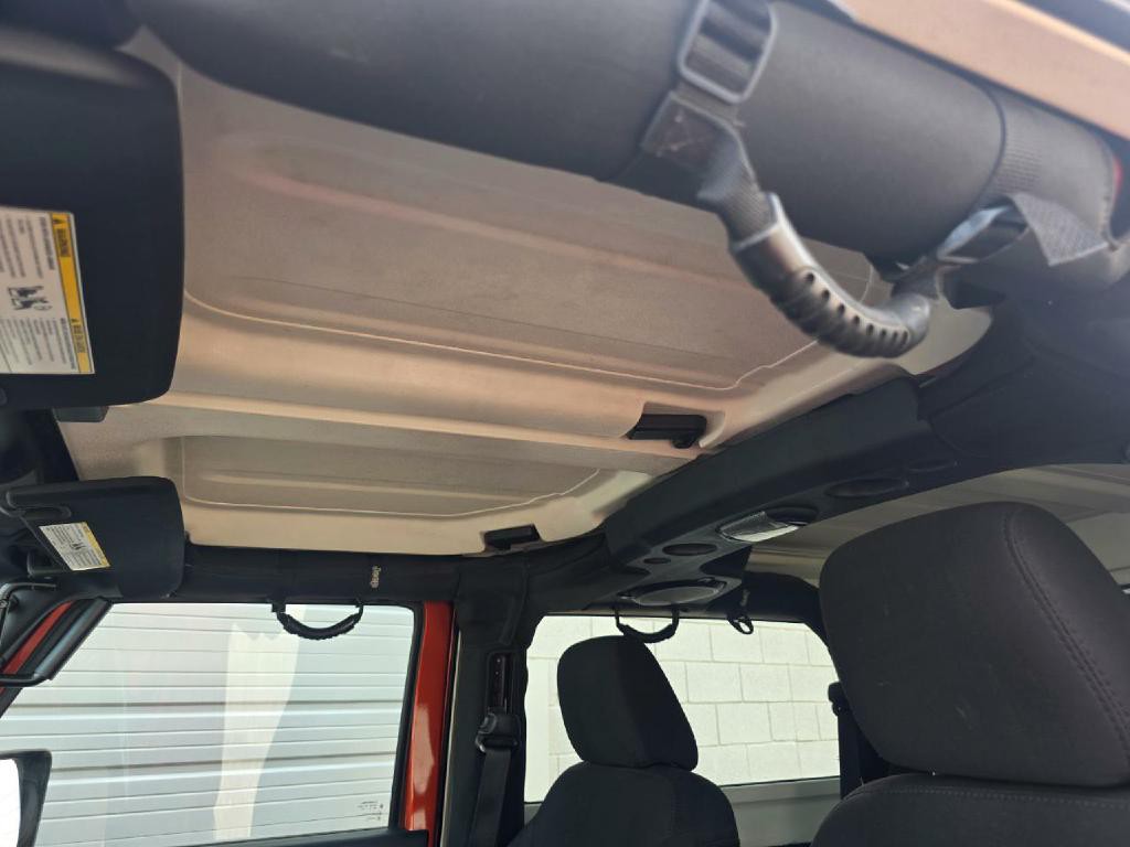 2014 Jeep Wrangler Image 33