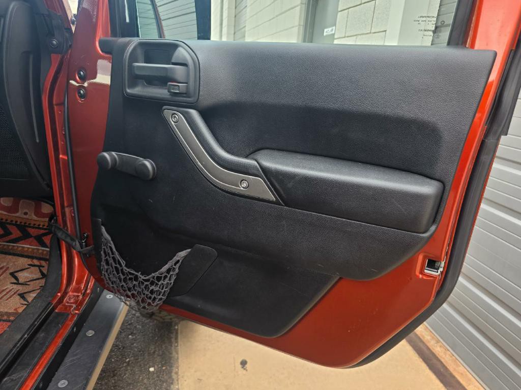 2014 Jeep Wrangler Image 35