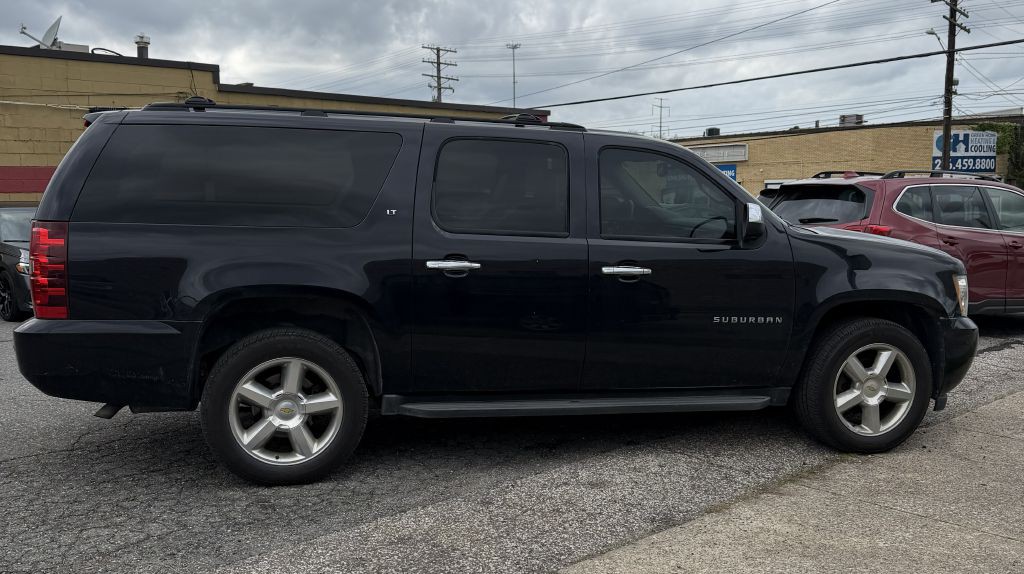 2014 Chevrolet Suburban Image 2