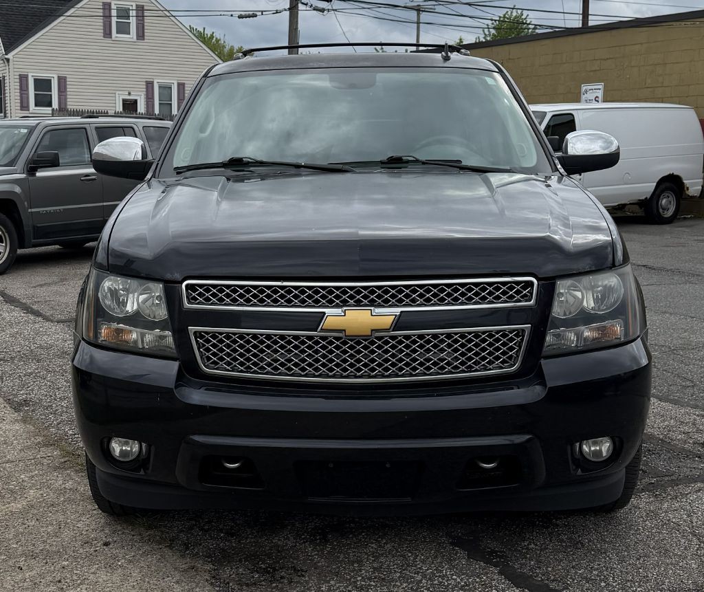 2014 Chevrolet Suburban Image 3