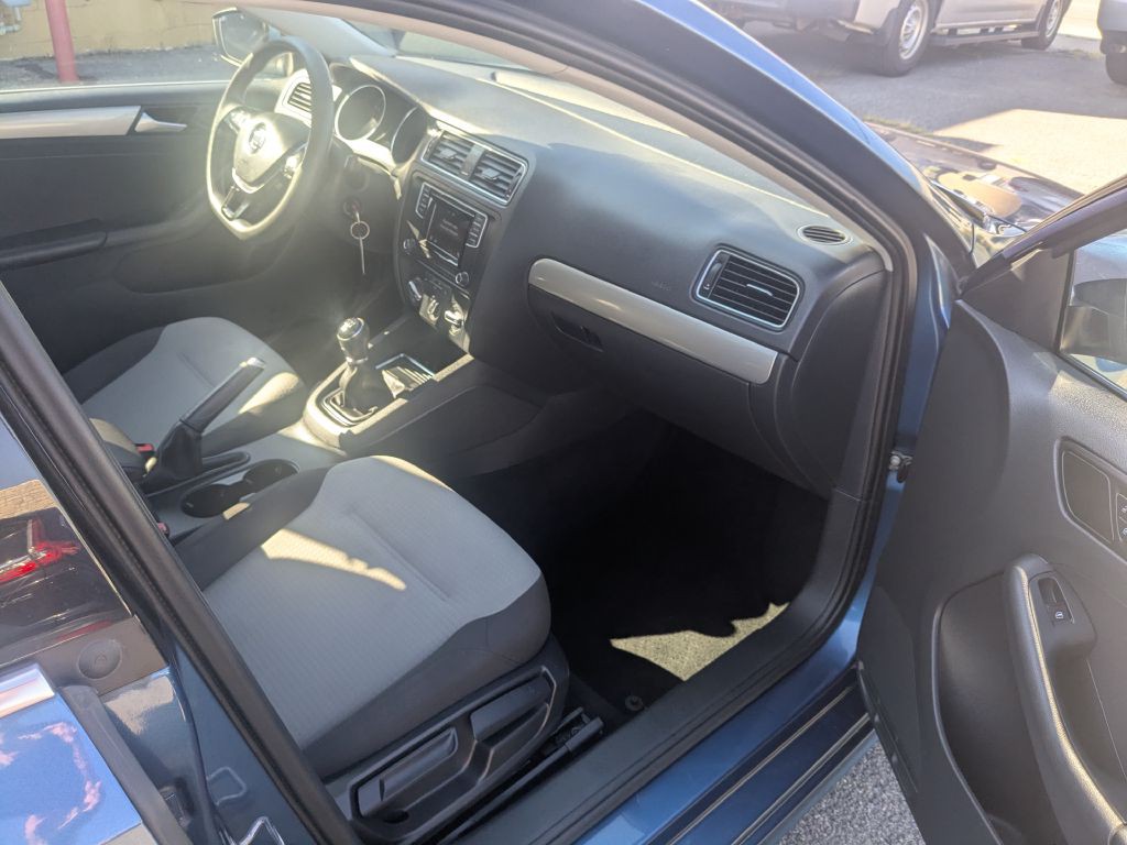 2017 Volkswagen Jetta Image 11