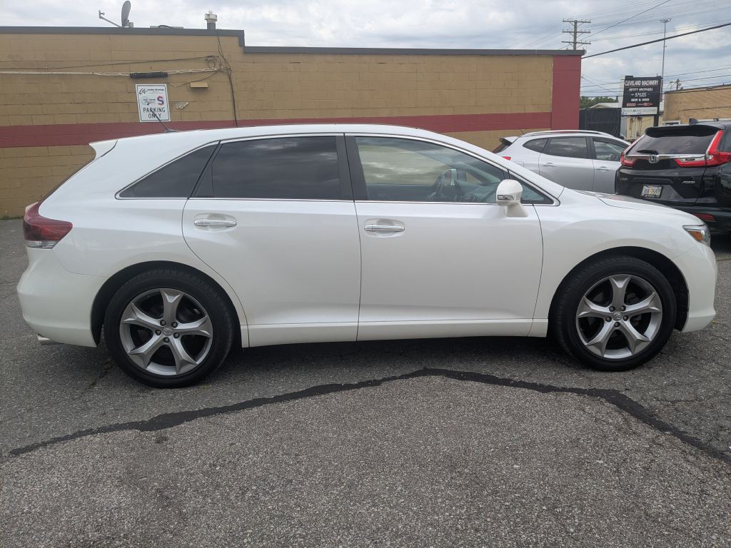 2013 Toyota Venza Image 2