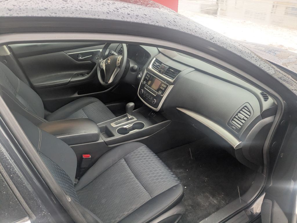 2016 Nissan Altima Image 10