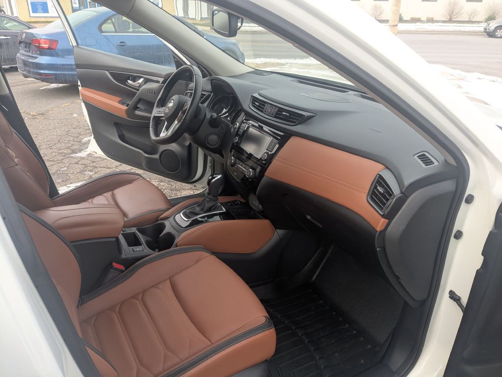 2018 Nissan Rogue Image 12