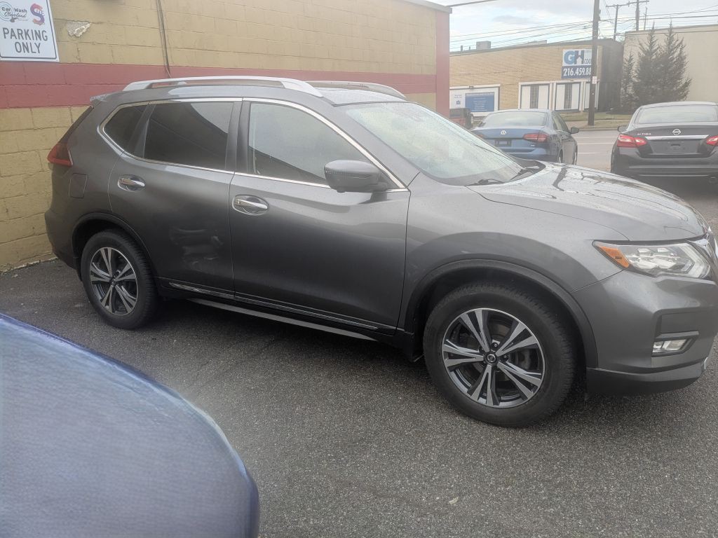 2018 Nissan Rogue Image 1