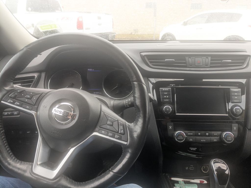 2018 Nissan Rogue Image 12