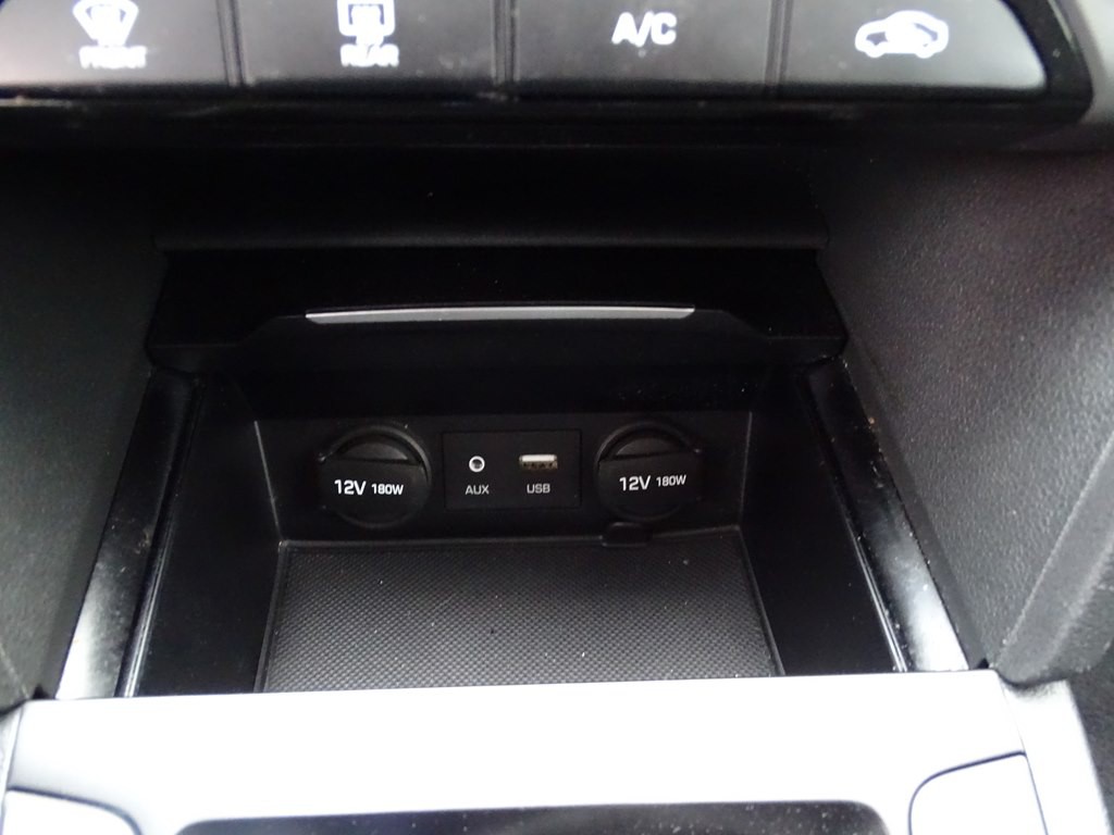 2017 Hyundai Elantra Image 19