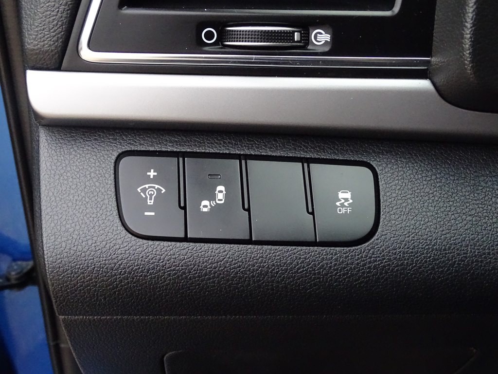 2017 Hyundai Elantra Image 24