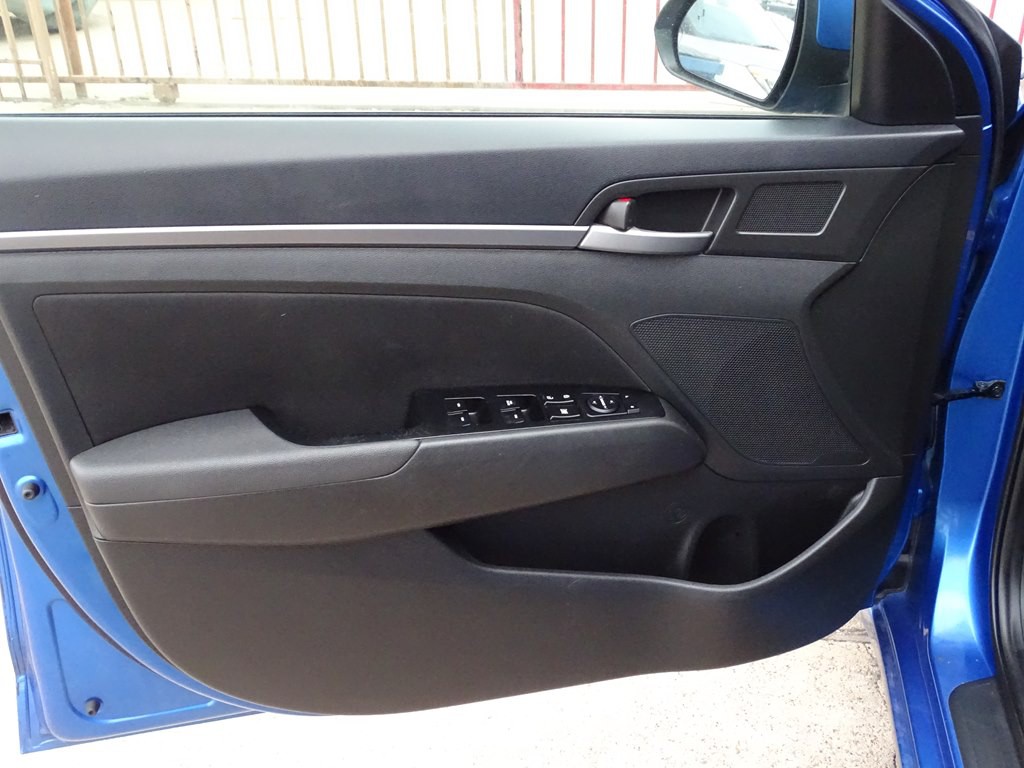 2017 Hyundai Elantra Image 32