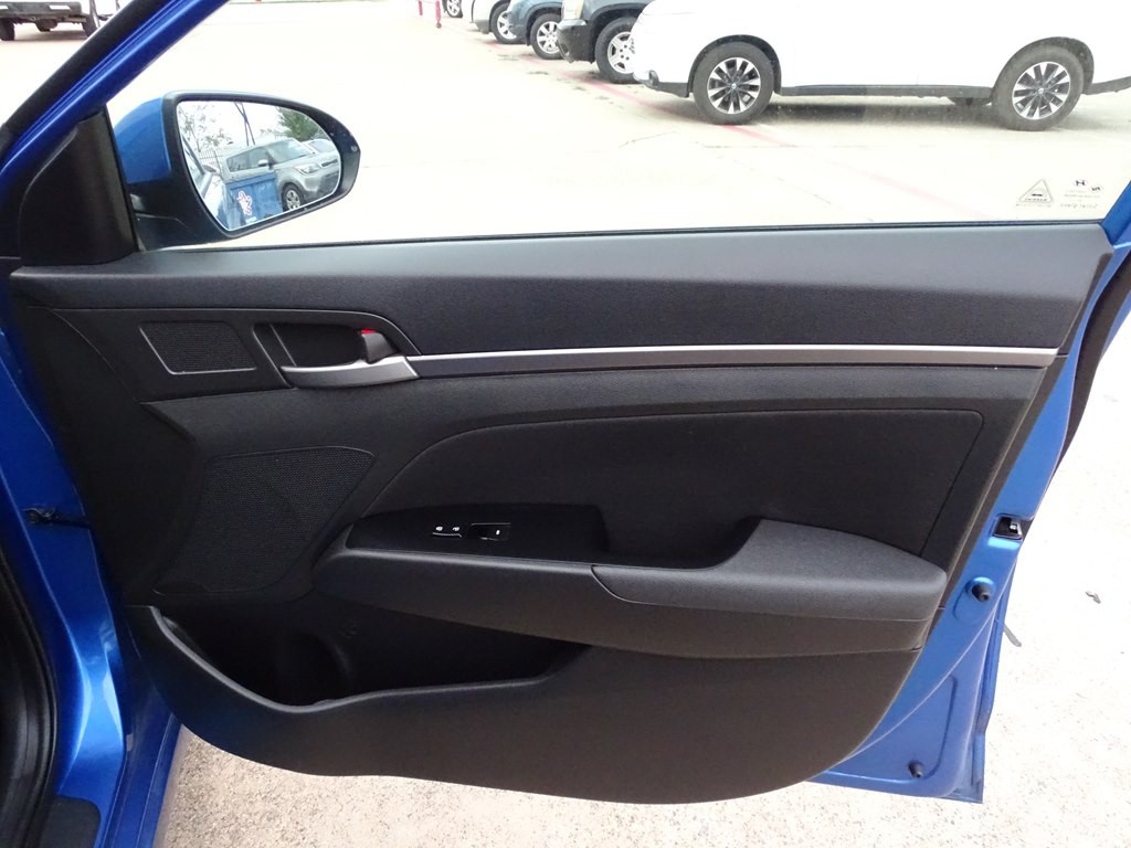2017 Hyundai Elantra Image 34