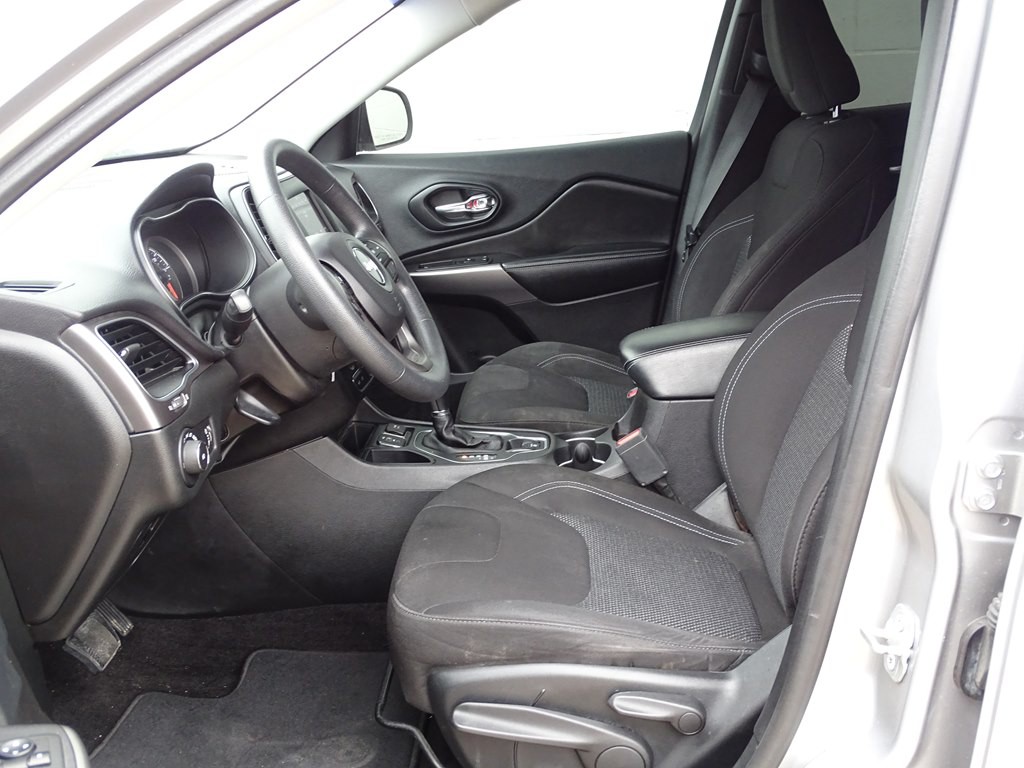 2019 Jeep Cherokee Image 8