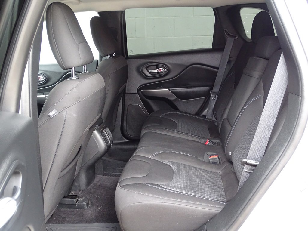 2019 Jeep Cherokee Image 9