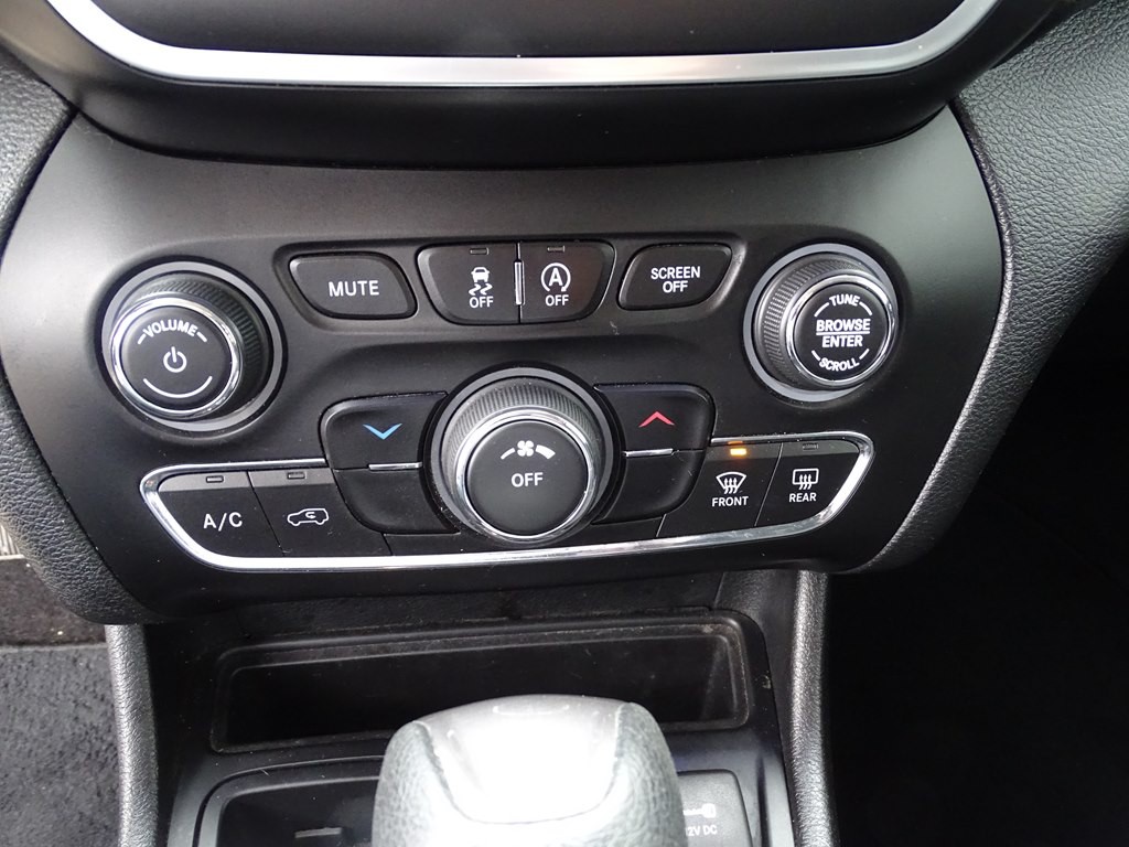2019 Jeep Cherokee Image 16