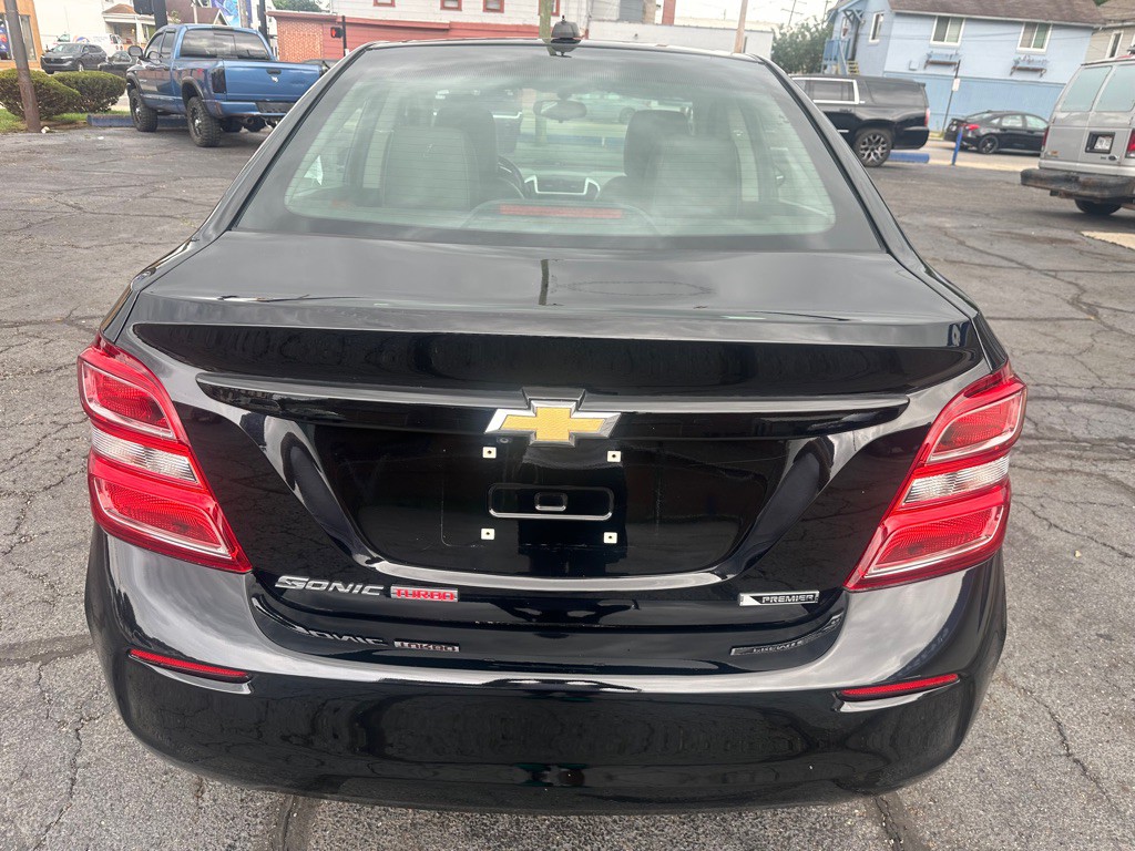 2018 Chevrolet Sonic Image 4