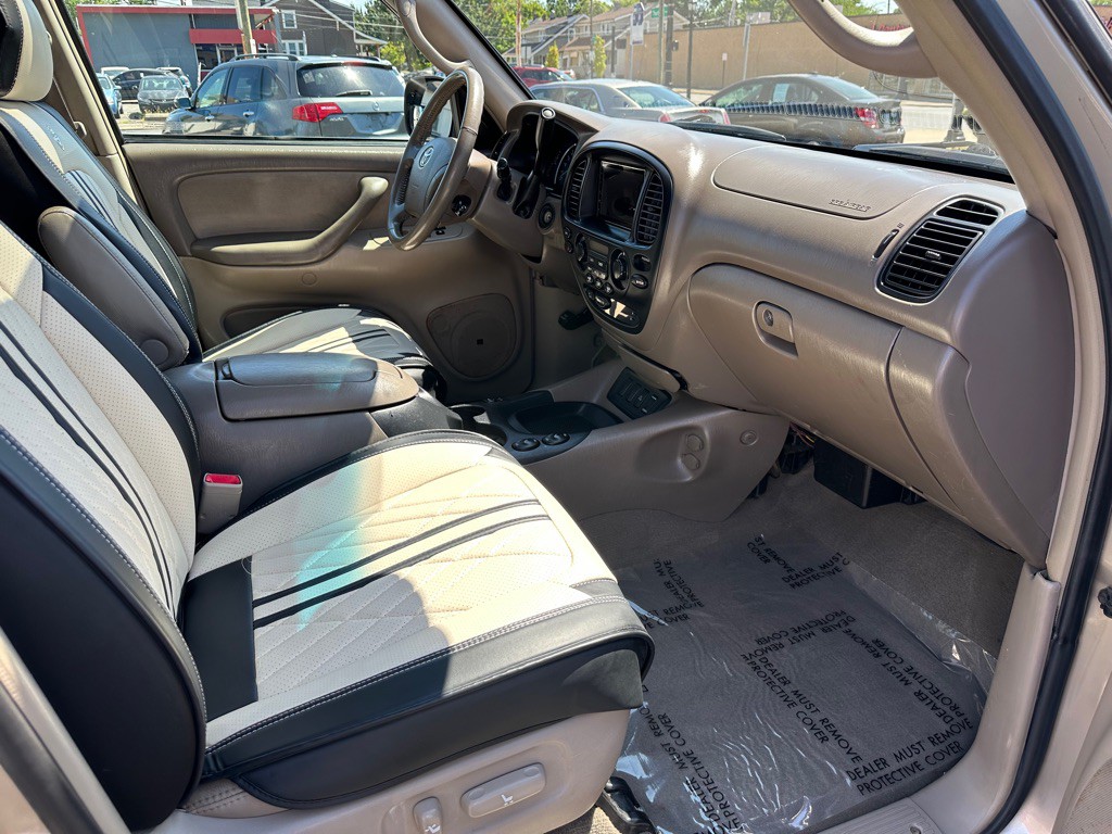2007 Toyota Sequoia Image 16