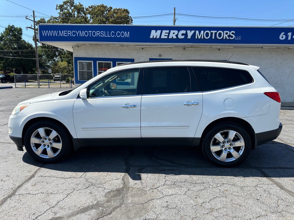 2012 Chevrolet Traverse Image 2