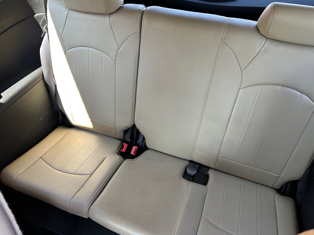 2012 Chevrolet Traverse Image 11