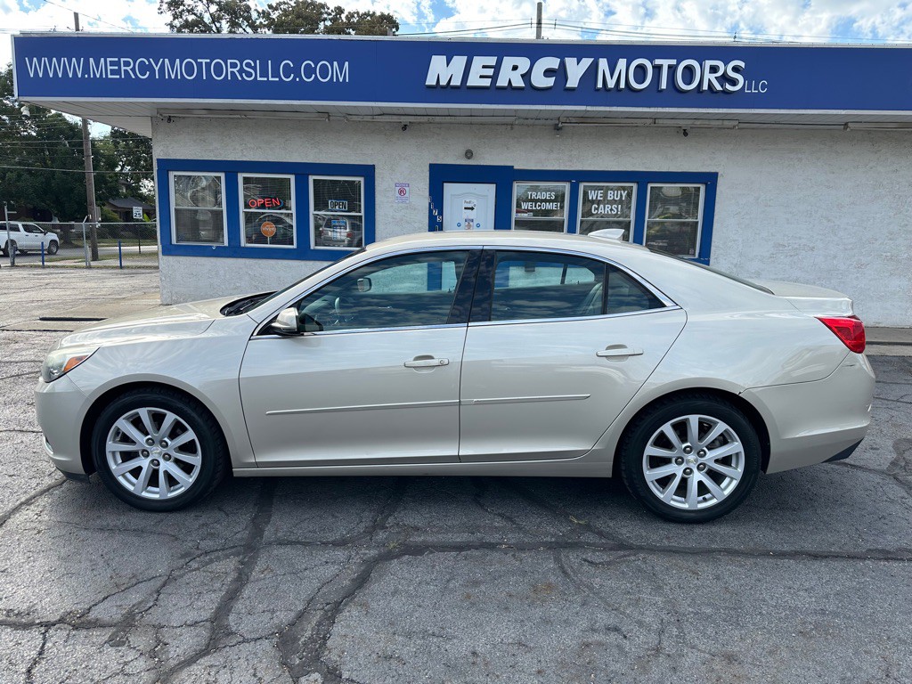2015 Chevrolet Malibu Image 2