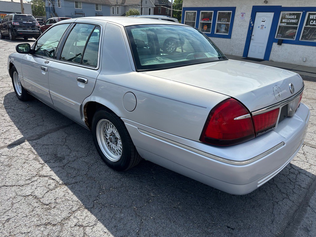 2002 Mercury Grand Marquis Image 3