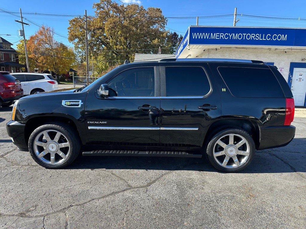 2011 Cadillac Escalade Image 2