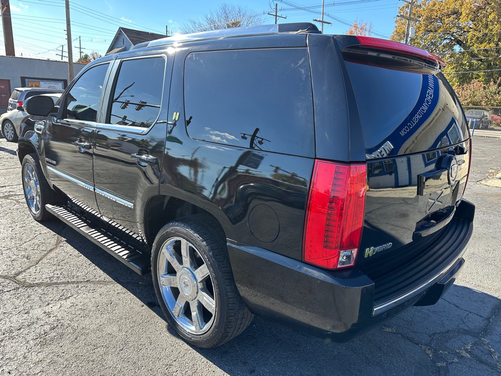 2011 Cadillac Escalade Image 3
