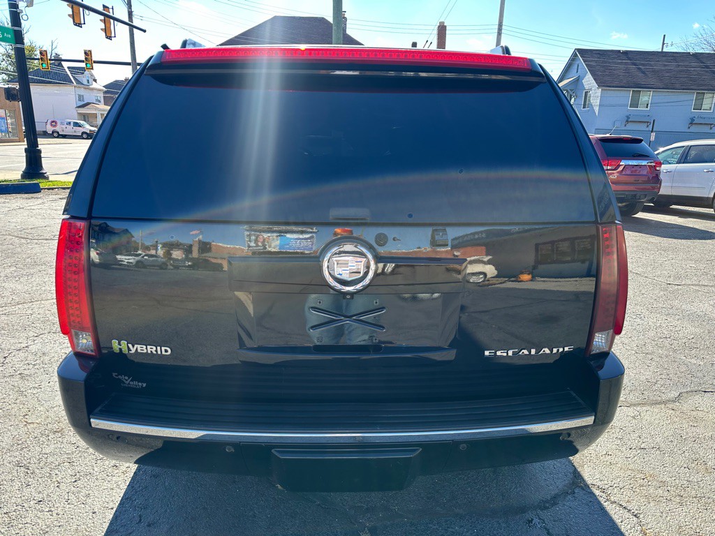 2011 Cadillac Escalade Image 4