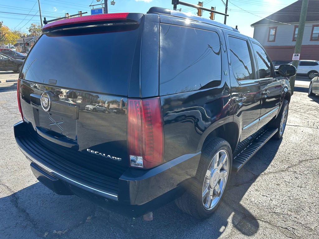 2011 Cadillac Escalade Image 5