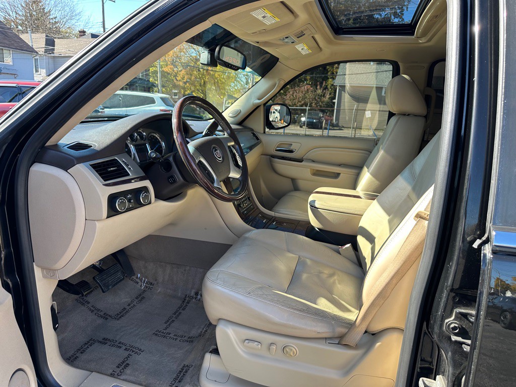 2011 Cadillac Escalade Image 9