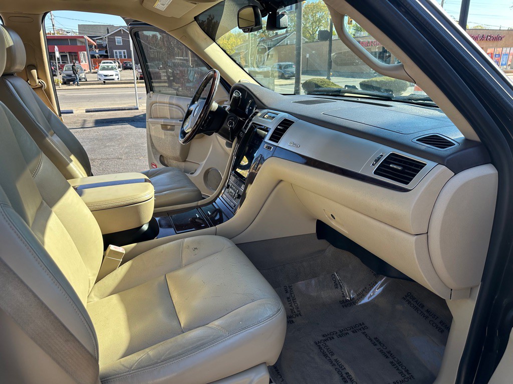 2011 Cadillac Escalade Image 14