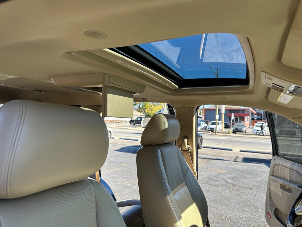 2011 Cadillac Escalade Image 15