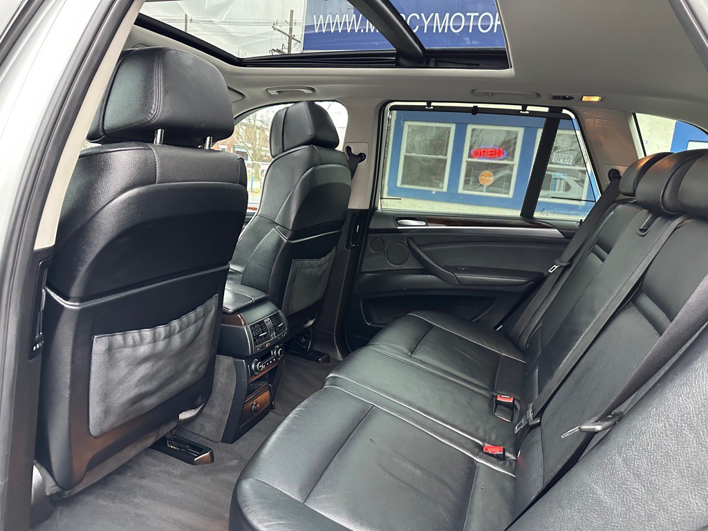 2011 BMW X5 Image 10