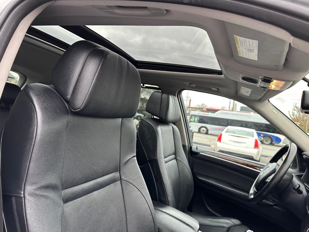 2011 BMW X5 Image 17